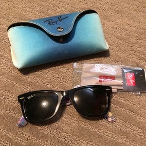 Ray-Bans Wayfarers with case